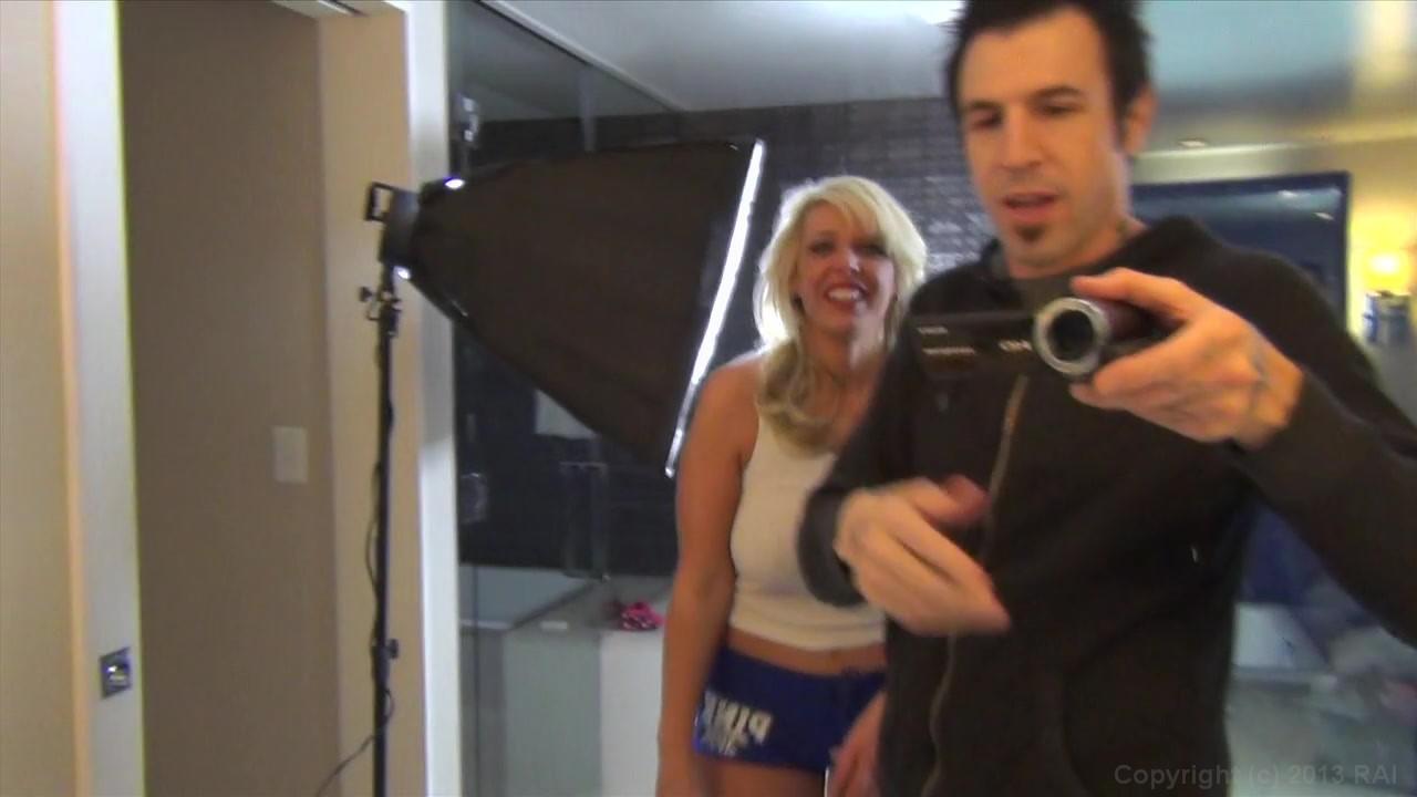 100% Real Swingers: Meet The Rileys サンプル画像