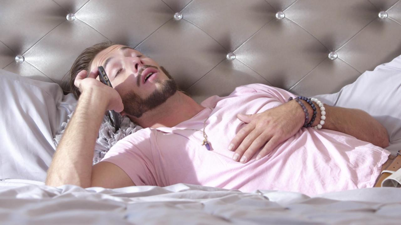 My Stepmom Caught Me Jerking Off 2 サンプル画像