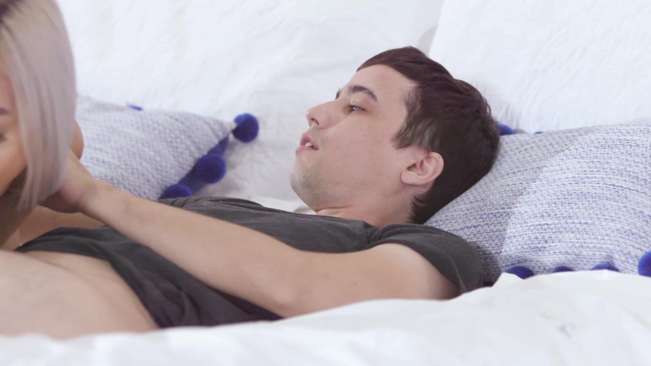 My Stepmom Caught Me Jerking Off 2 サンプル画像