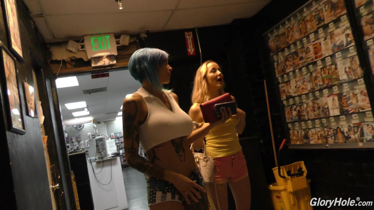 Two White Girls At The Gloryhole! サンプル画像0
