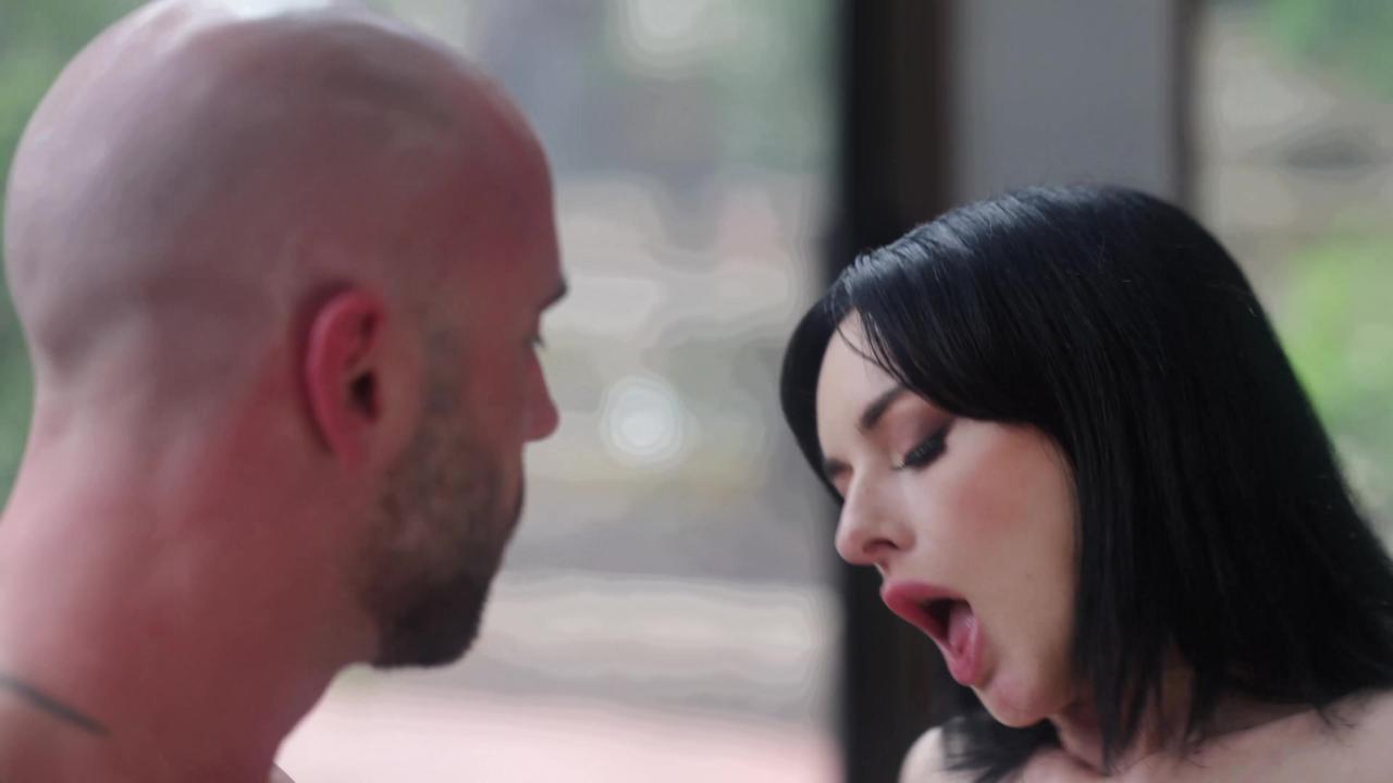 Young And Cock Hungry 2 サンプル画像