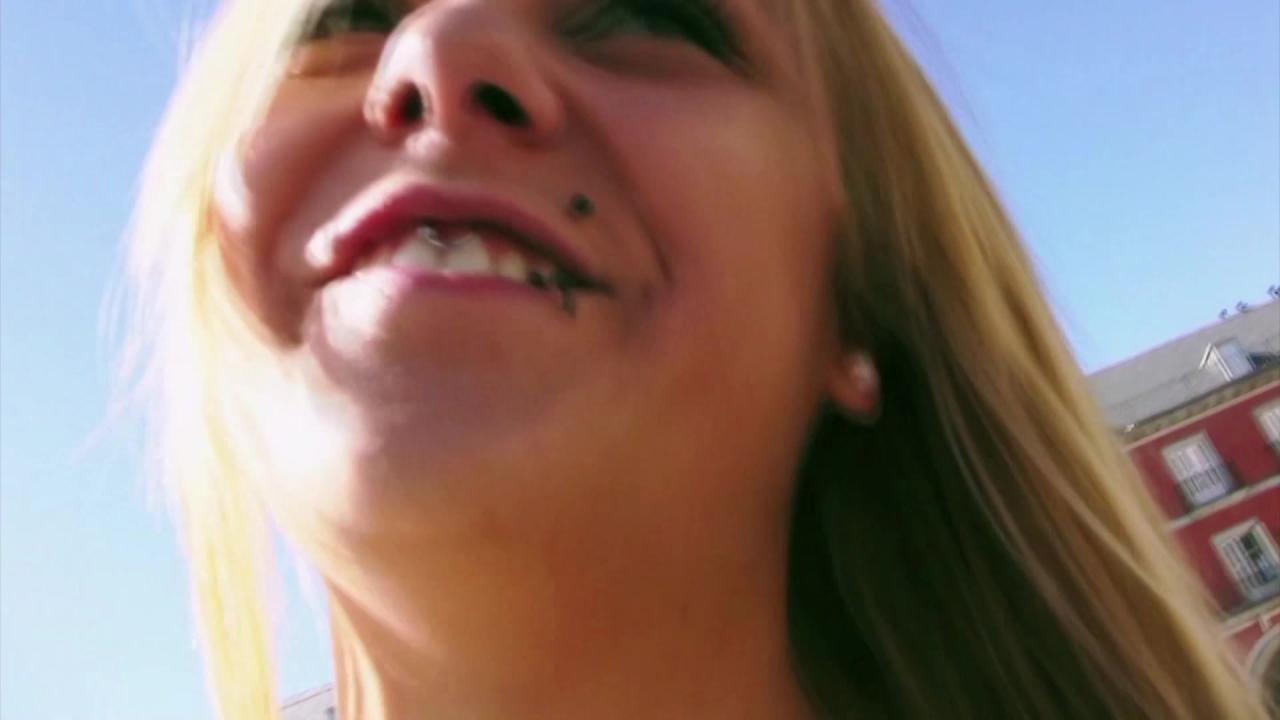 Fucking 18 Year Old Spanish Girls サンプル画像0