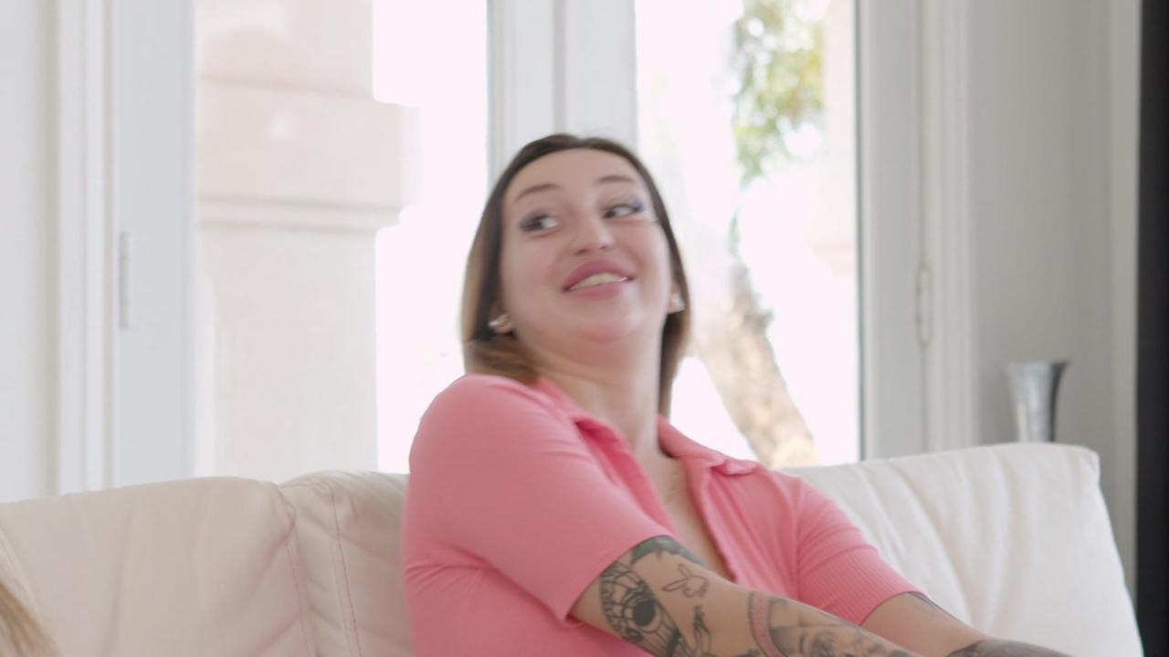My Stepmom Is Bi サンプル画像