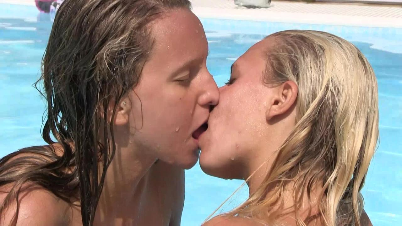 Teenie's Horny HomefliXXX サンプル画像