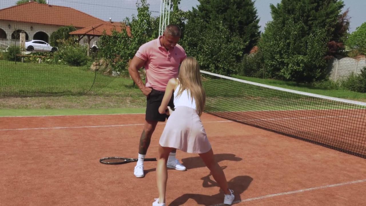 Fucked By My Coach サンプル画像1