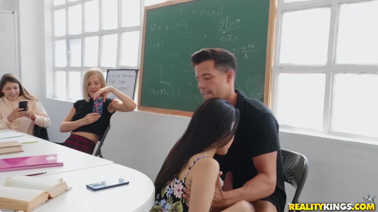 Teens Love Huge Cocks 46 サンプル画像0