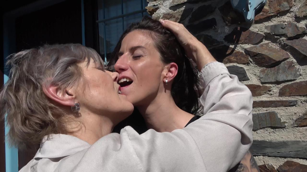 Insane Groupsex Grannies サンプル画像
