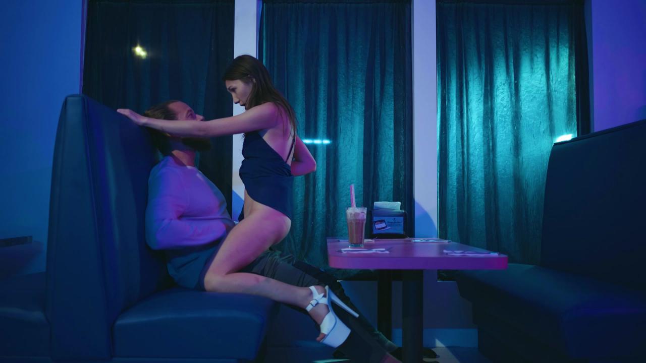 Intimate Moments サンプル画像
