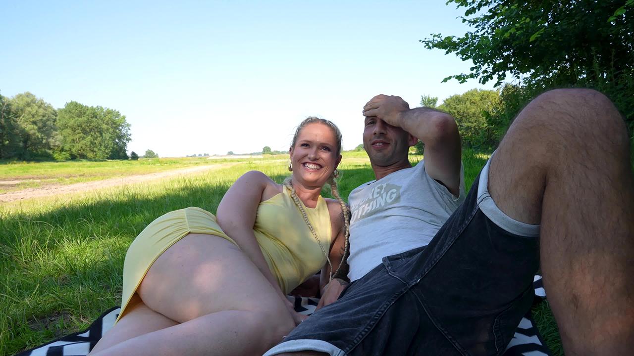 Dutch Sluts On Vacation サンプル画像