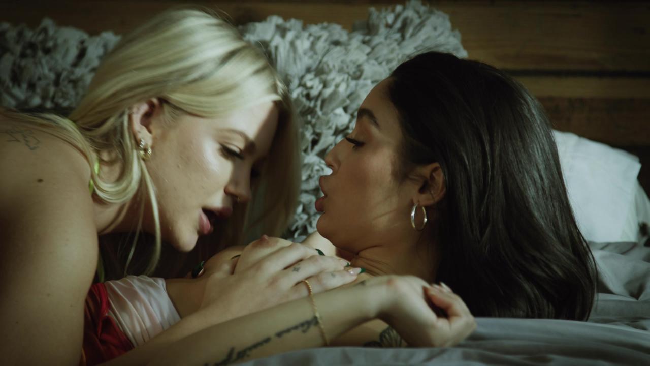 Lesbian Analingus 17 サンプル画像25