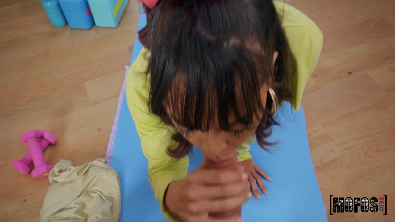 Stretching My Girlfriends Pussy 18 サンプル画像