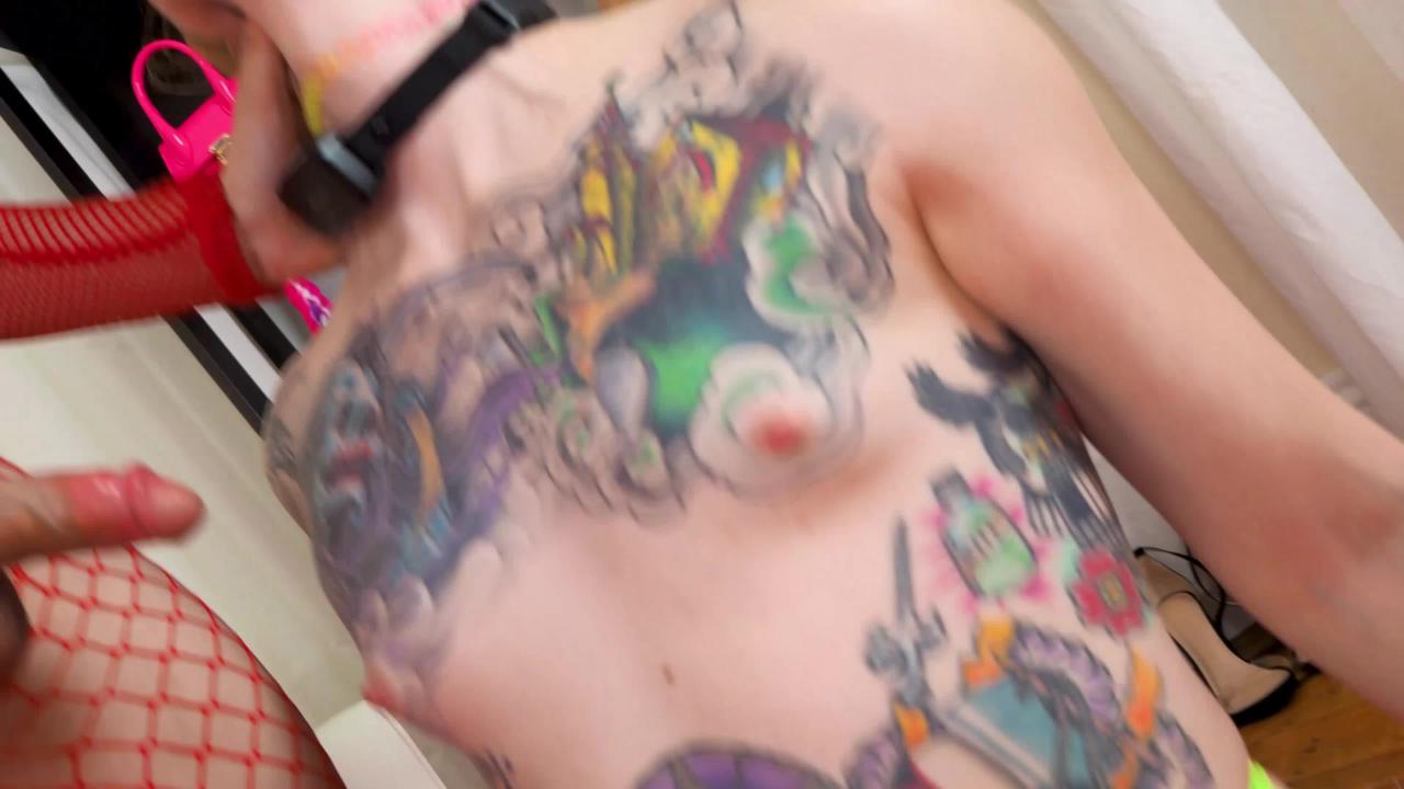 TGirls Hookup 2 サンプル画像2
