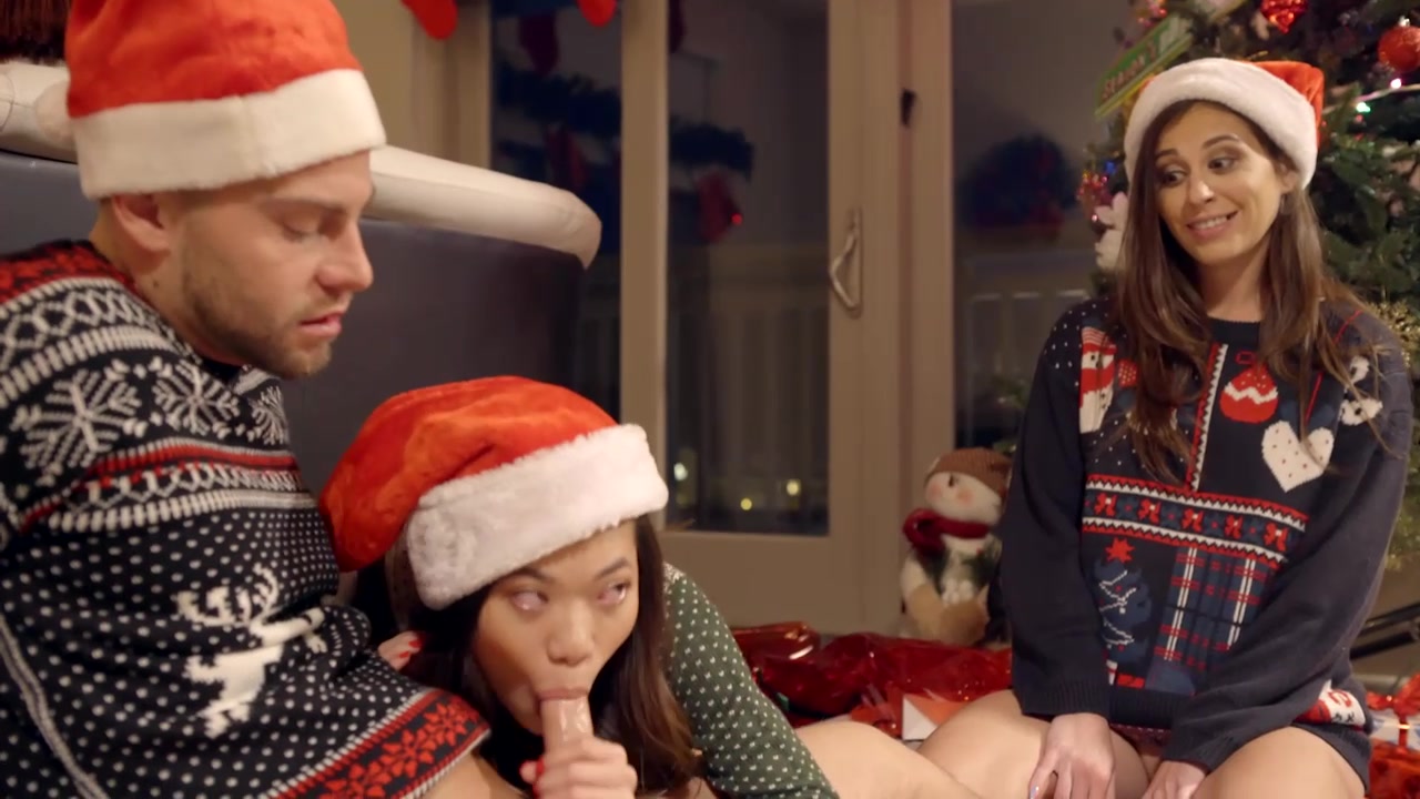 Family Pies 13: The Naughty List サンプル画像2