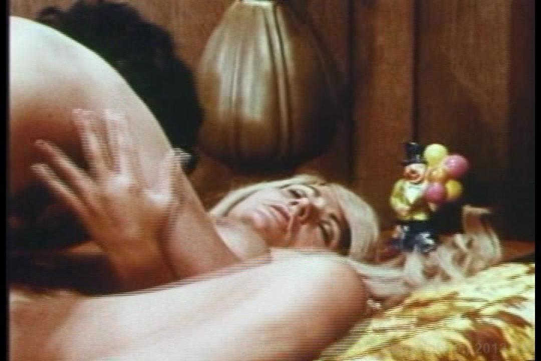 Lesbian Bra Busters Of The 1970's サンプル画像20