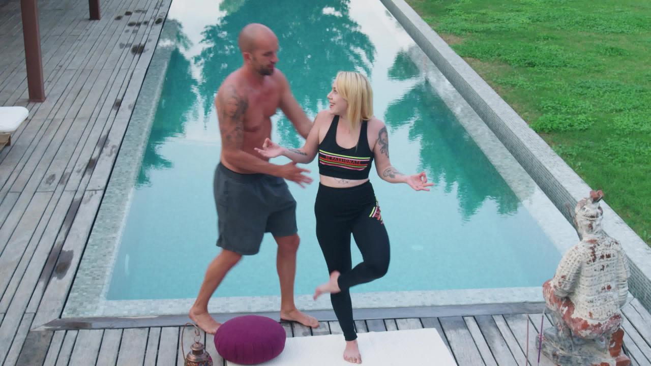 Sexy Yoga In Paradise サンプル画像