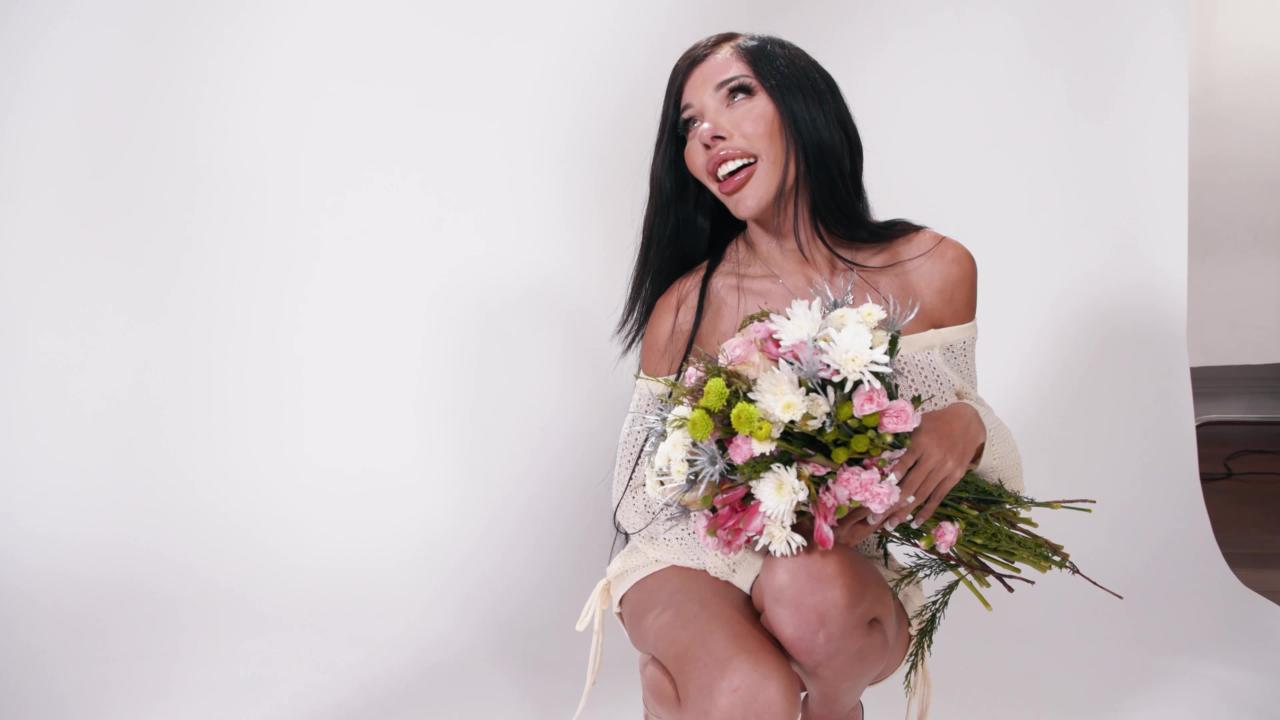 Her First Trans Attraction サンプル画像