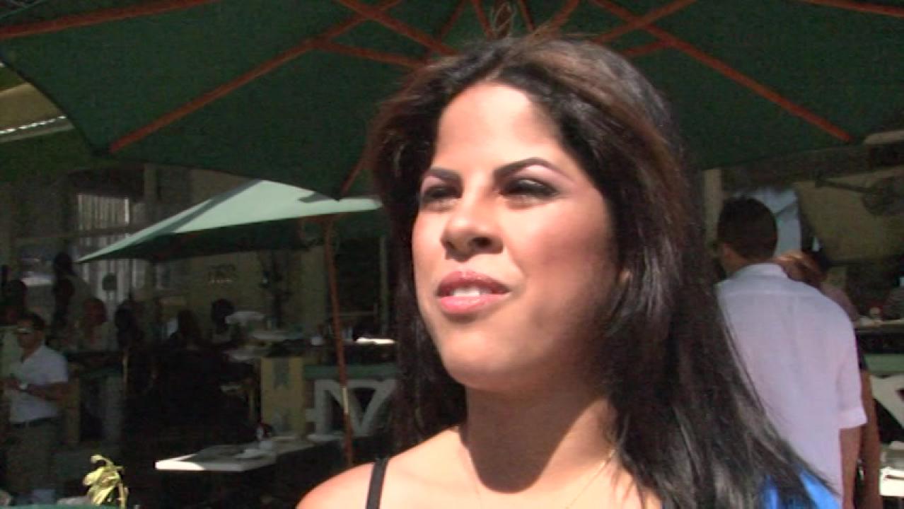 Latina Babes Get Black Cock サンプル画像16