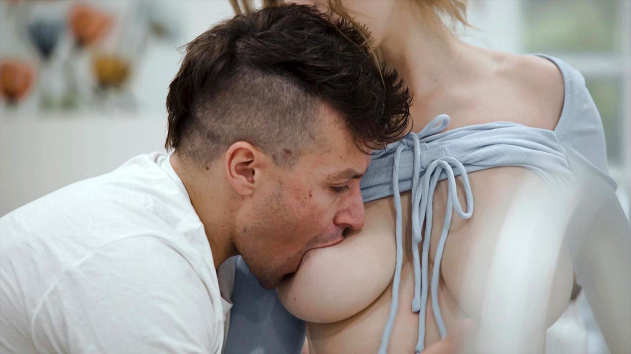 Big Boob Babysitters 3 サンプル画像7