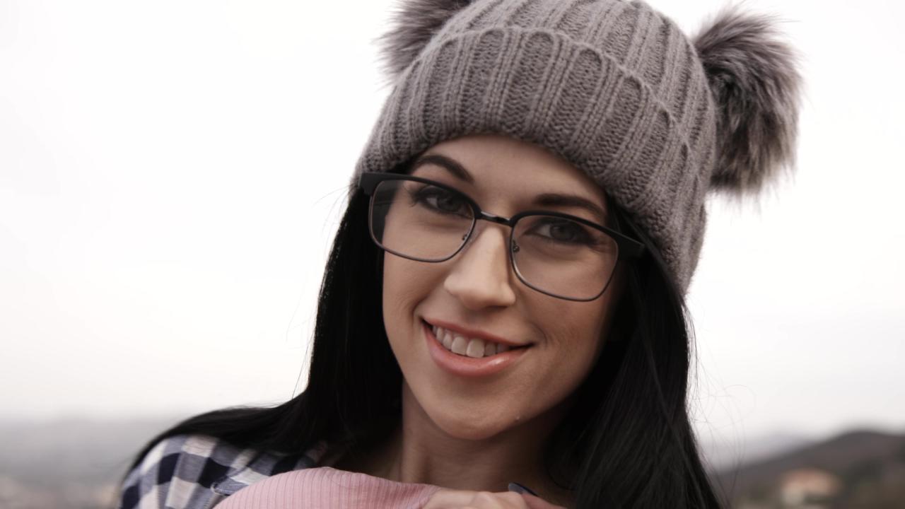 Nerdy Girls Love Black Cock 5 サンプル画像