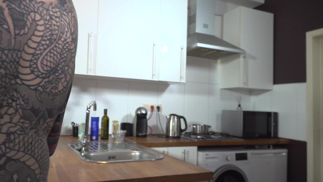 Horny Dutch House Wives Getting Wet And Wild サンプル画像1