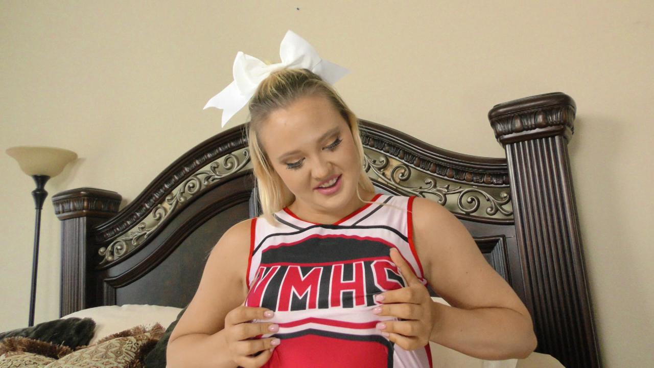 Cross Eyed Cock Loving Cheerleaders 4 サンプル画像