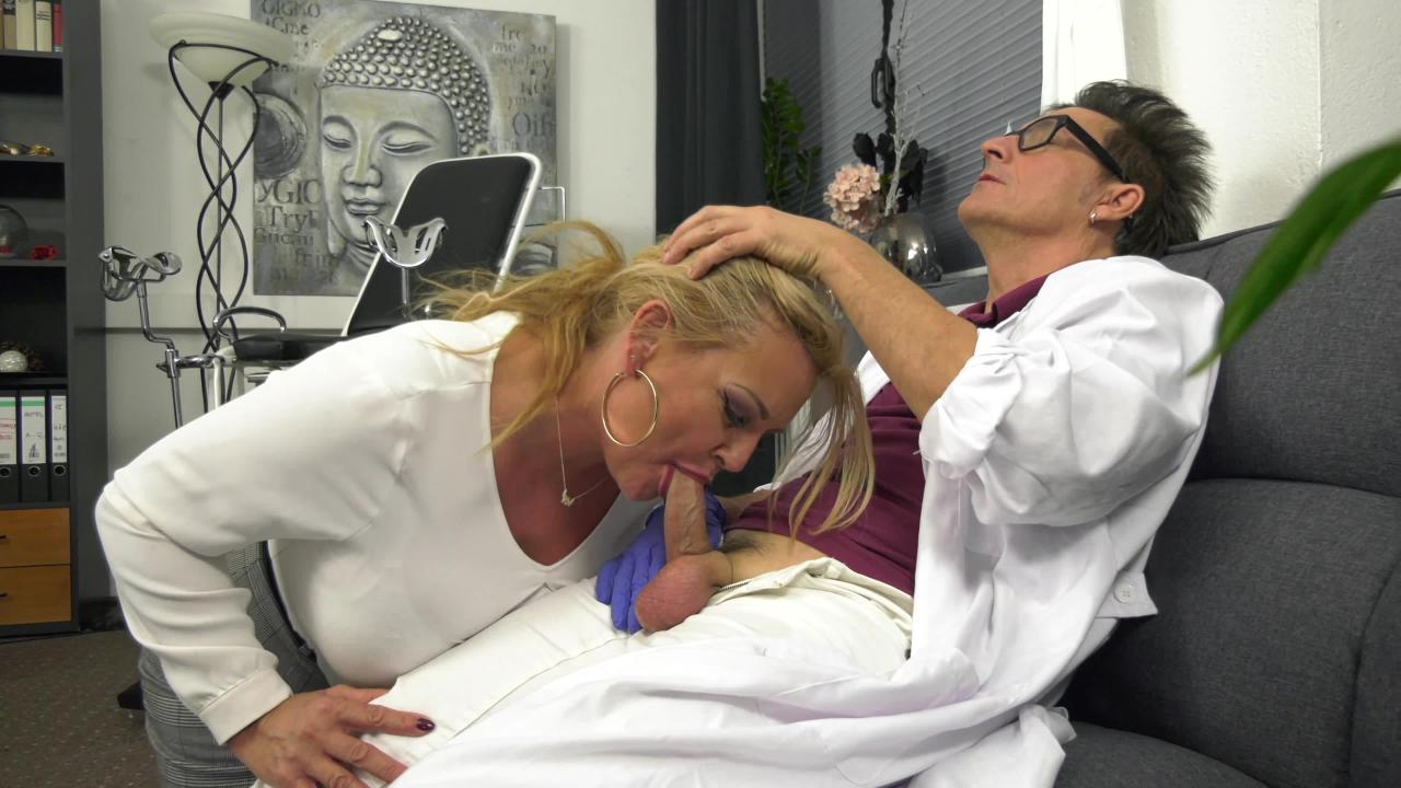 Doctor Sex Works Hard サンプル画像1