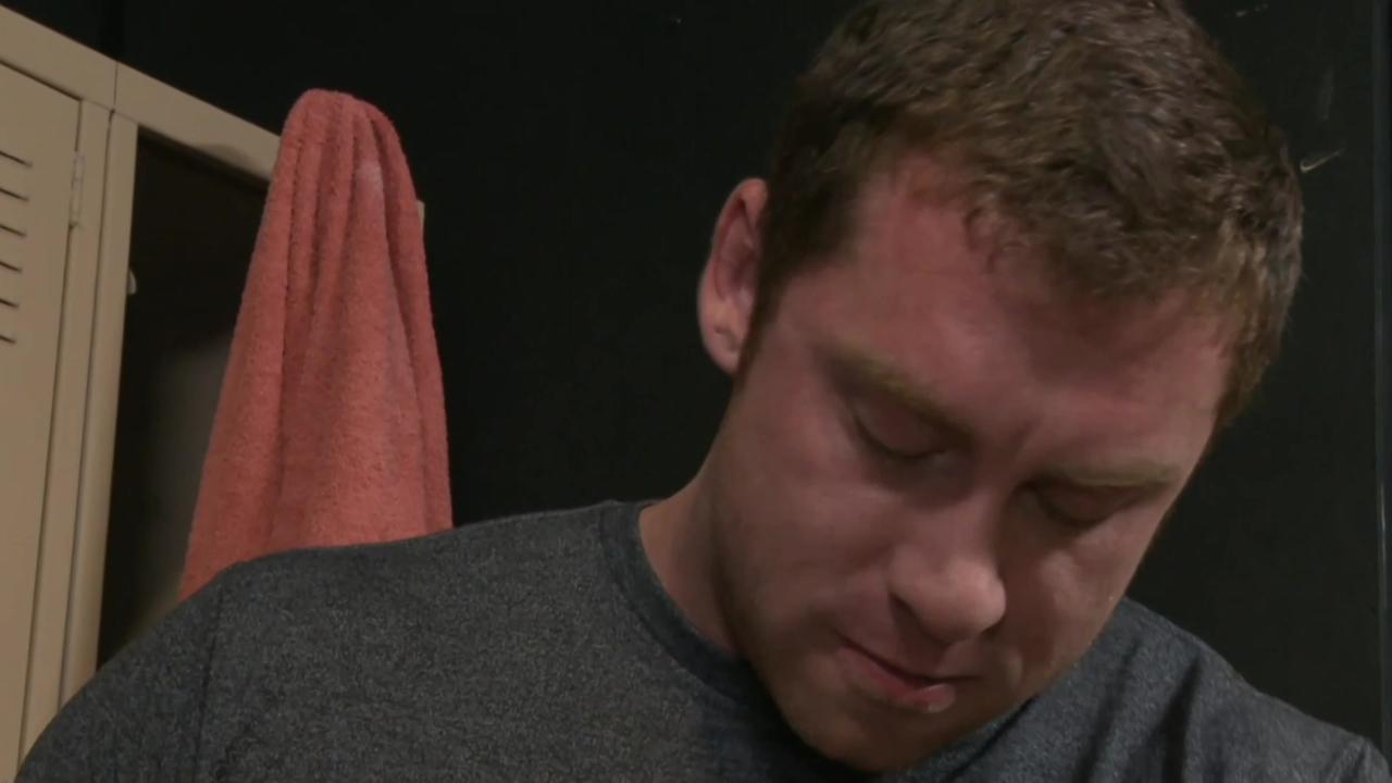 Gay Lust In The Locker Room サンプル画像