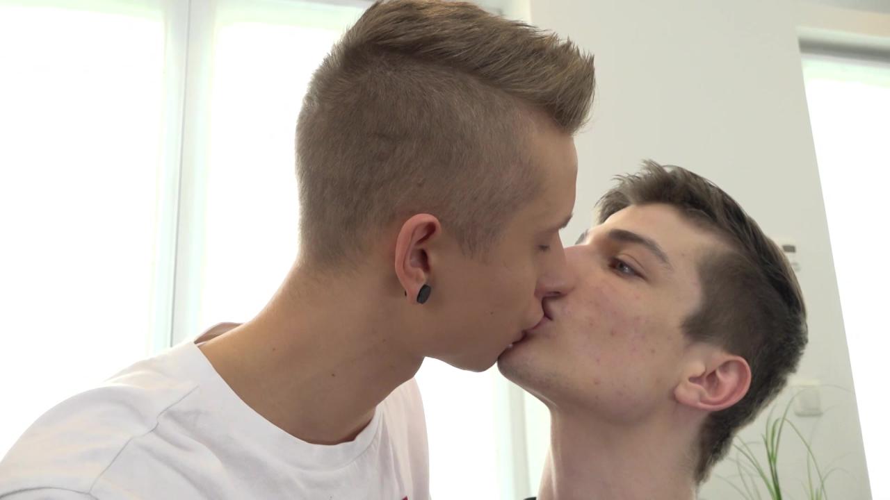 Gay Teens Love Fucking Raw サンプル画像