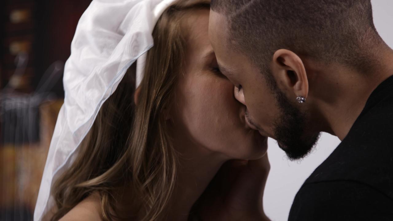 Interracial Wedding Night Cuckold 3 サンプル画像