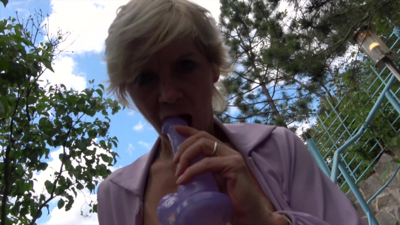Wild Grandmas Play Hard With Sex Toys サンプル画像33