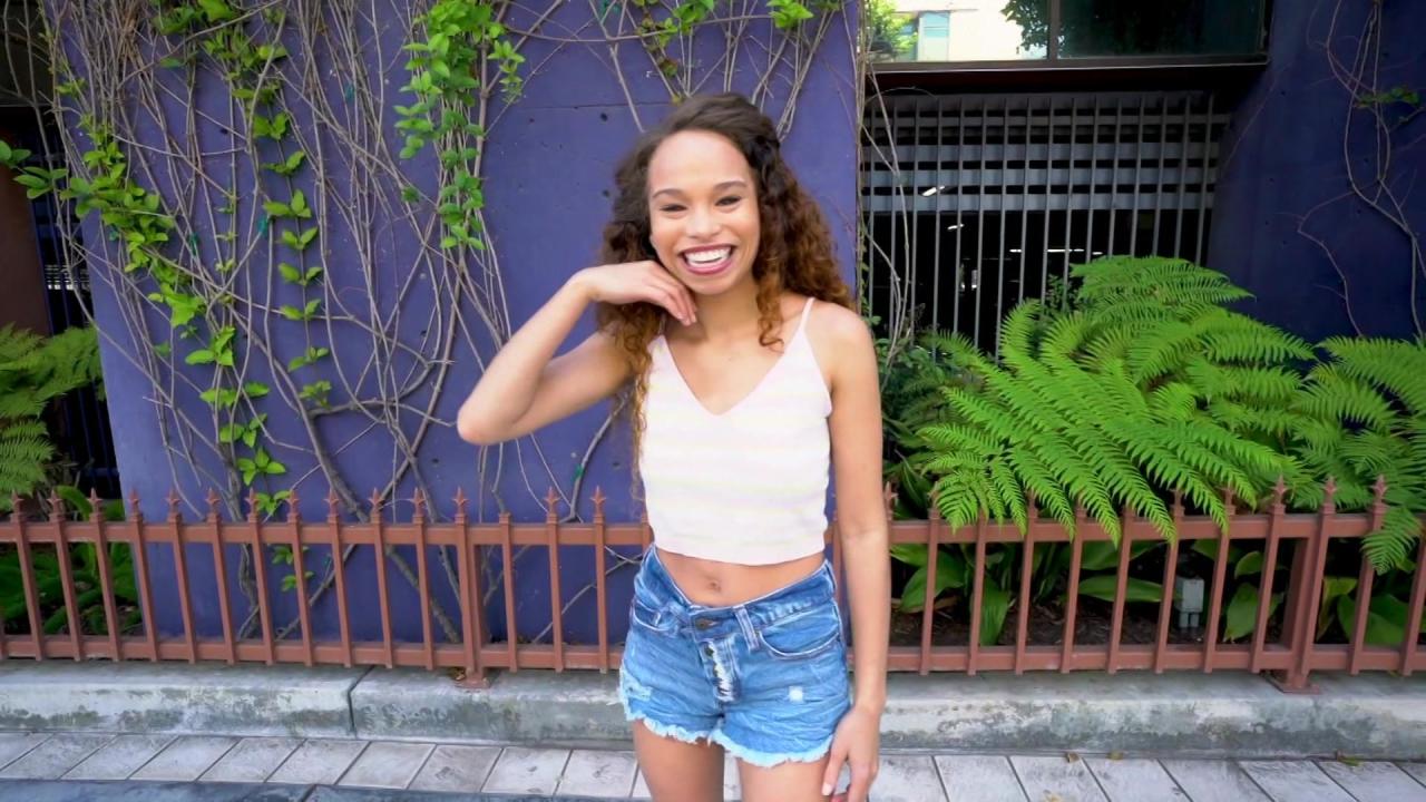 Busty Black Babes サンプル画像