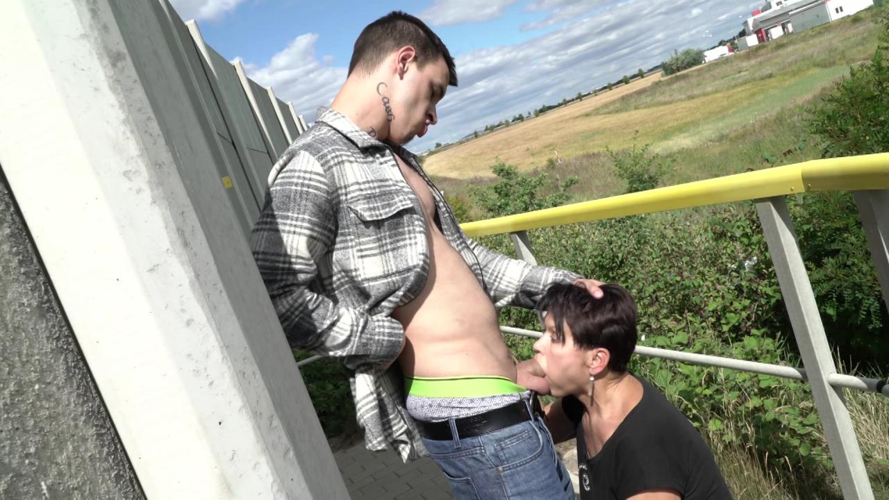 Hot Studs Pleasing Granny サンプル画像