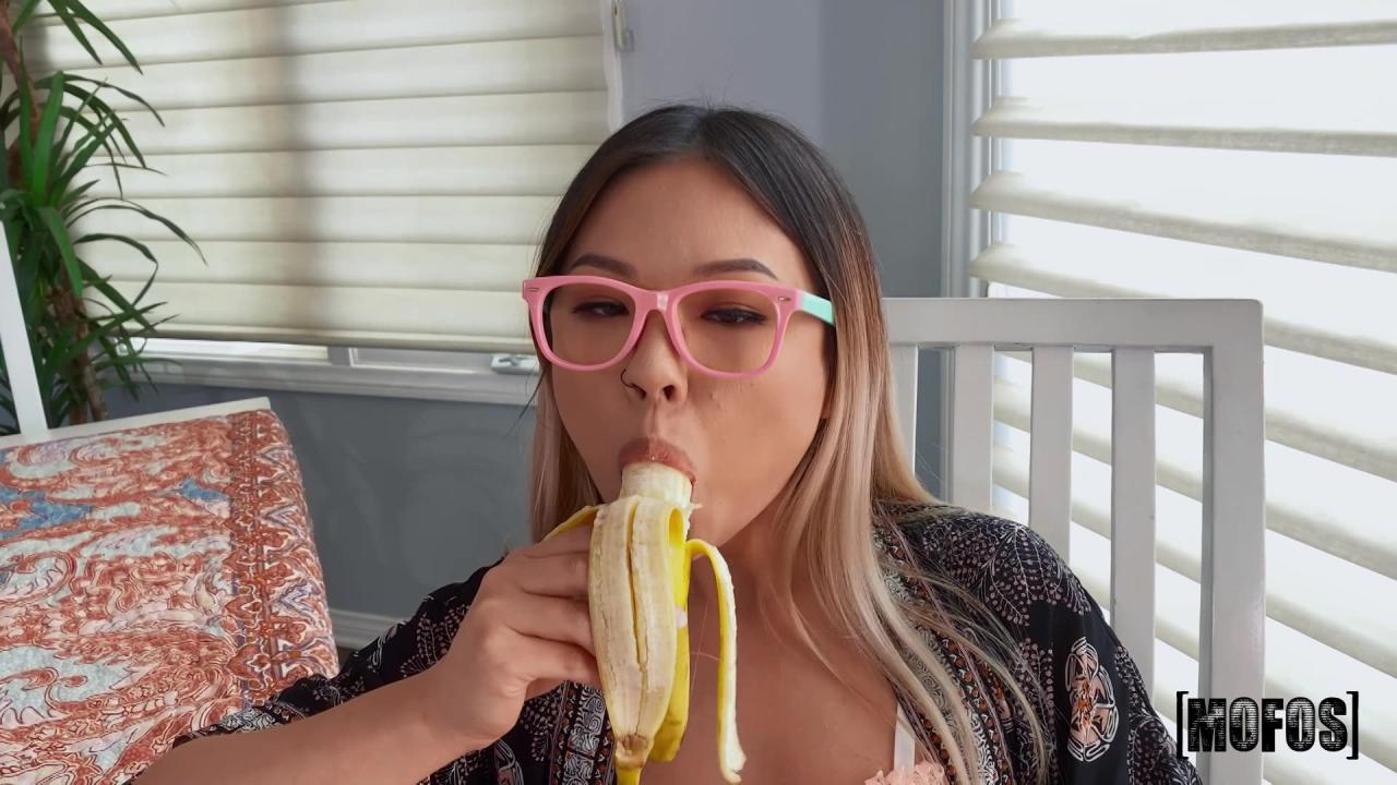 Stretching My Girlfriends Pussy 20 サンプル画像