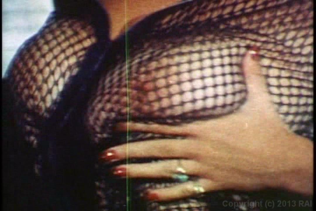 Busty And Wet By Herself 1 サンプル画像0