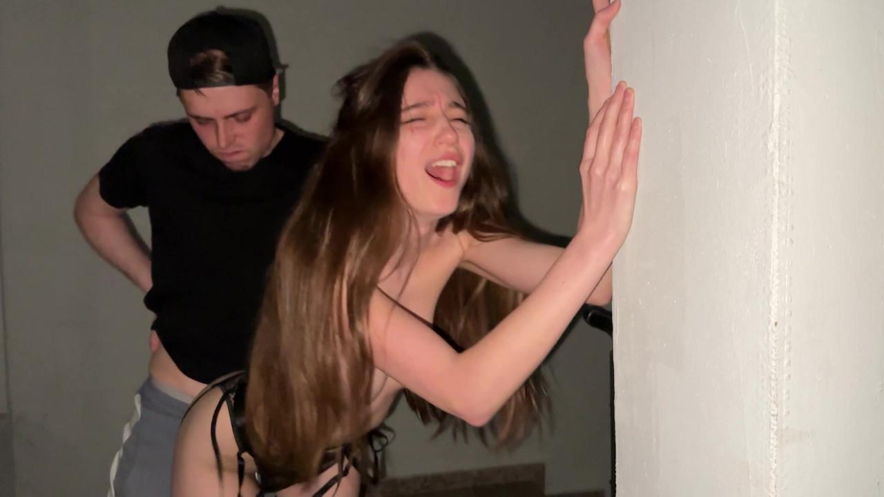 College Sluts Who Swallow サンプル画像16