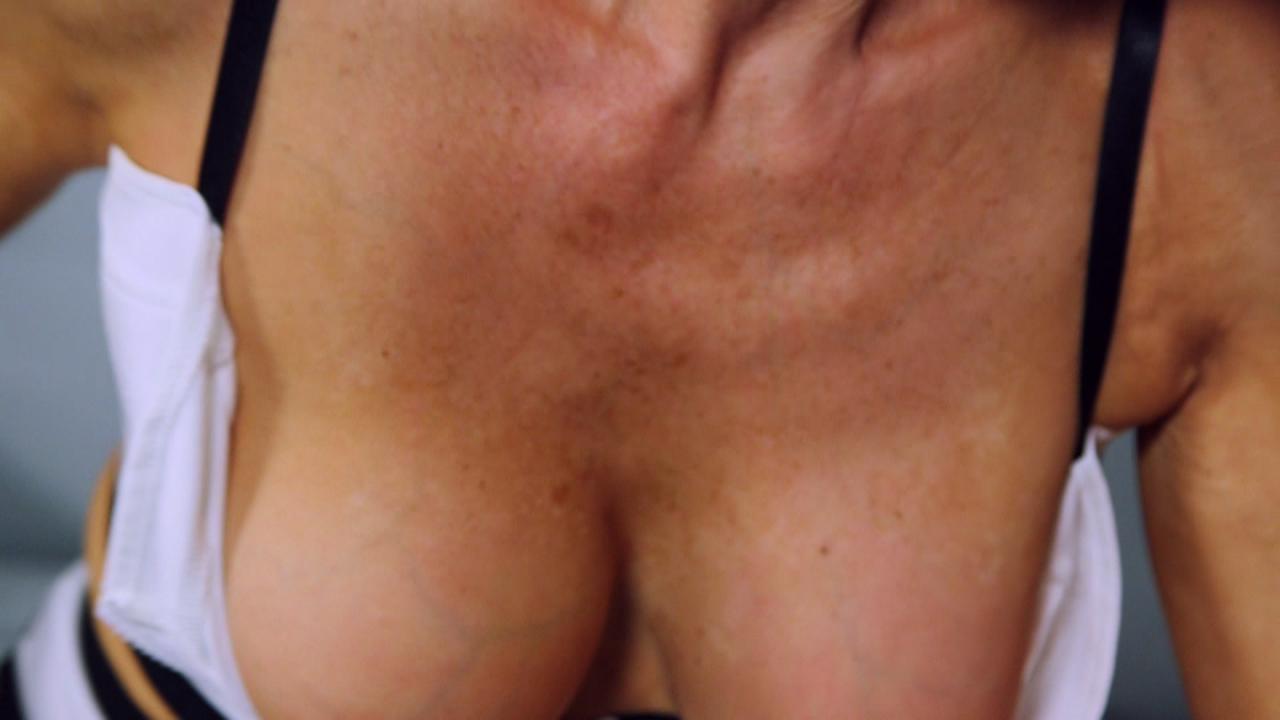 Granny Gets A Facial サンプル画像