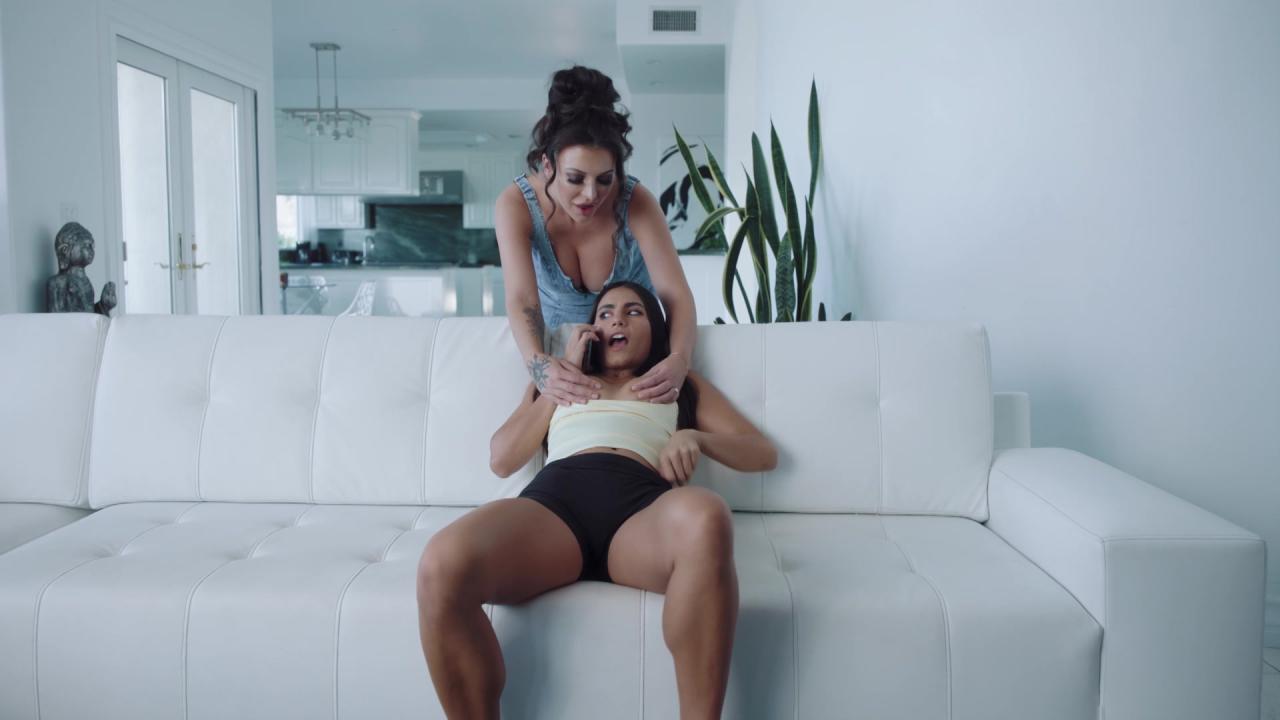 Tempted By The Babysitter サンプル画像