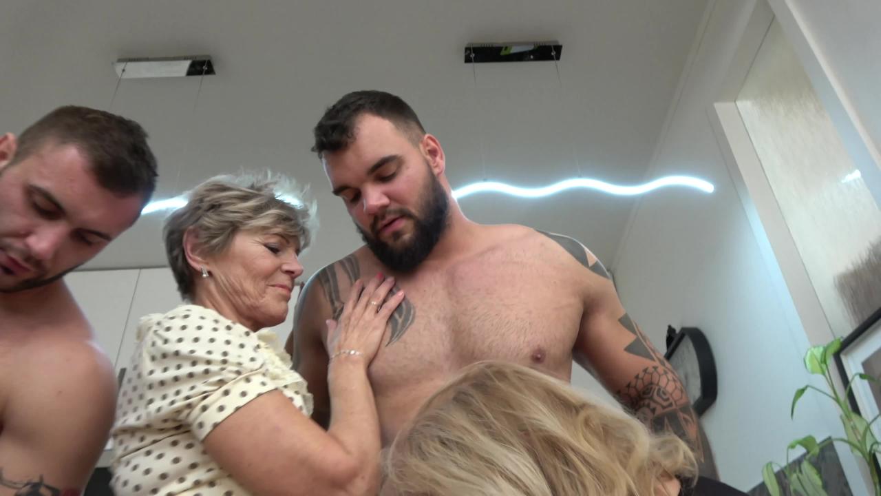Granny Hires Pleasure Boy サンプル画像9