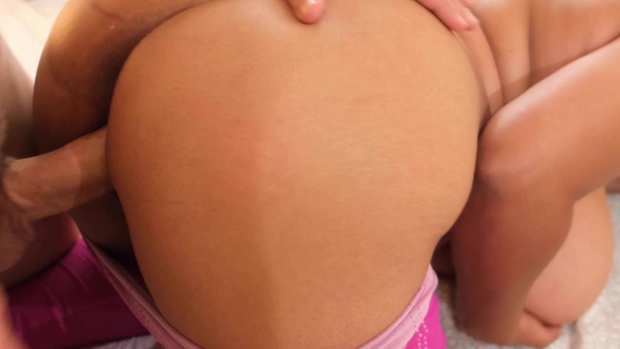 Big G-Cup Natural Tits サンプル画像