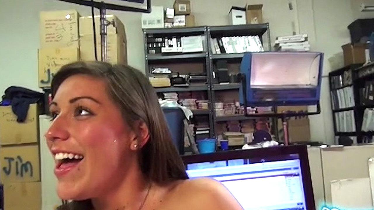 Young Pussy サンプル画像